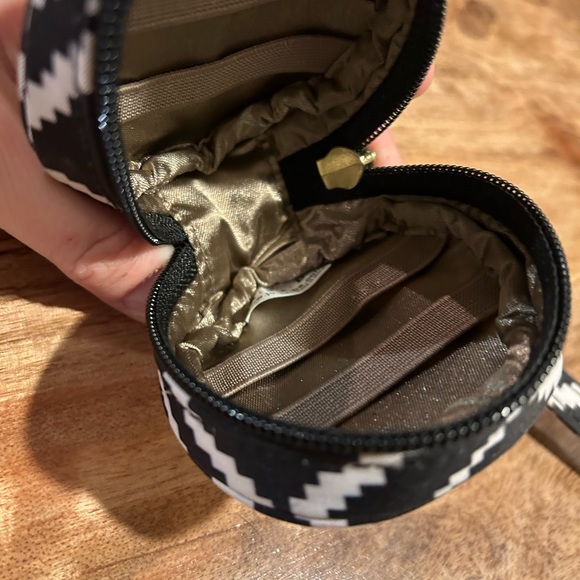 JuJuBe Paci Pod wristlet - Picture 3 of 6